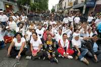 Mujeres brigadistas, conocidas como las adelitas, durante el plantón que realizaron sobre la calle de Perú con la pretensión de impedir que legisladores del PAN ingresaran a la sede alterna del Senado