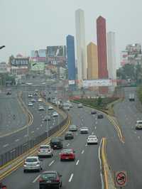 Autoridades del estado de México informaron que la empresa que edificará el Viaducto Elevado Bicentenario estaría dispuesta a construir un tramo subterráneo para no afectar las Torres de Satélite