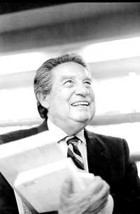 Octavio Paz expresaba que "poesía y pensamiento son un sistema de vasos comunicantes"