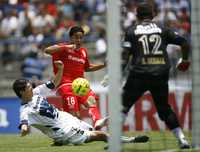 Un torneo le bastó al Pikolín Palacios (en el pasto) para encariñarse con los Tiburones Rojos