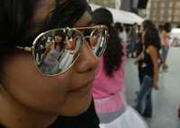 Detalle del último ensayo del baile de las quinceañeras en el Zócalo