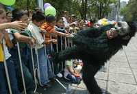 Aspecto del desfile con que el gobierno capitalino celebró el Día del Niño