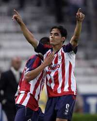 Luego de varias fechas de no anotar, Omar Bravo consiguió su gol cien en primera división