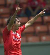 El defensa Édgar Dueñas marcó el primer gol de los choriceros, con el cual la afición en el estadio Nemesio Diez comenzó a festejar el triunfo