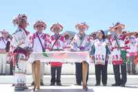 Reunido con representantes wixarikas en el municipio duranguense de Pueblo Nuevo, Felipe Calderón asumió ayer el reto de ser un "presidente indigenista". El mandatario estuvo acompañado de los gobernadores de Durango, Nayarit, Jalisco, San Luis Potosí y Zacatecas