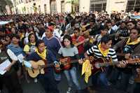 Centenares de jóvenes participaron en el ensayo de las serenatas de la próxima semana