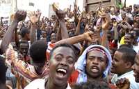 Miles de manifestantes corean consignas en las afueras del mercado Bakara, ayer en Mogadiscio, capital de Somalia