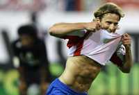 El uruguayo Diego Forlán fue el autor del tanto que regresa a los Colchoneros a la Champions después de 11 años de ausencia