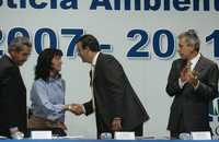 Durante la presentación del informe de Acceso a la Justicia Ambiental y Territorial 2007-2011, en el Centro Cultural Indianilla. En la imagen: el diputado Agustín Guerrero, Liliana Ponce Nava; el jefe de Gobierno, Marcelo Ebrard, y Fernando Menéndez