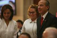 La secretaria de Educación Josefina Vázquez Mota, la líder del SNTE, Elba Esther Gordillo, y el presidente Felipe Calderón en Palacio Nacional