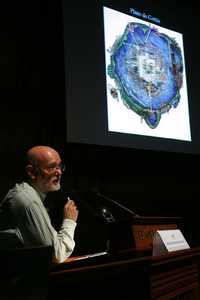 El arqueólogo Eduardo Matos Moctezuma durante su conferencia en El Colegio Nacional, el viernes pasado