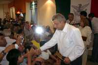 Andrés Manuel López Obrador, durante la reunión que sostuvo ayer con brigadistas de Coahuila en defensa del petróleo