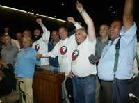 Presentación del catálogo Memorial del 68, realizada en el Centro Cultural Universitario Tlatelolco, acto al que asistieron algunos ex líderes estudiantiles, como Manuel Peimbert, Fausto Trejo, Leopoldo Ayala, Luis Tomás Cervantes Cabeza de Vaca, Myrthokleia González y Óscar Menéndez, entre otros