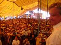 Buen recibimiento tuvo Andrés Manuel López Obrador durante su recorrido por Los Reyes La Paz, estado de México