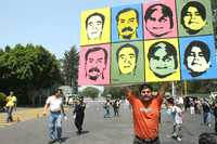 Familiares de las víctimas se manifestaron el pasado 25 de mayo frente a la puerta ocho del Campo Militar Uno, en demanda de éstas sean presentadas con vida