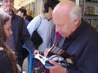 La gira del autor uruguayo concluyó ayer en la Feria del Libro de Madrid