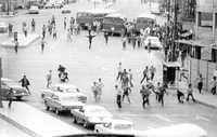 Panorámica de la agresión contra centenares de estudiantes en la calzada México-Tacuba