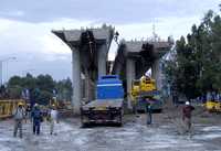 Los trabajos de construcción del puente vehicular sobre Calzada de La Virgen y Eje 3 Oriente Cafetales continúan, pese a la restricción de recursos del Fondo Metropolitano por el gobierno federal