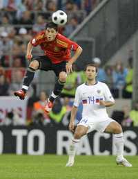 El español David Villa (izquierda) tuvo una tarde de ensueño y hasta el balón se llevará de recuerdo a su casa