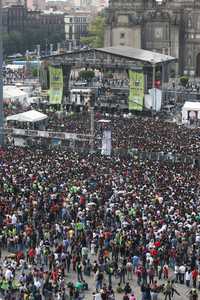 Los panistas no han hecho nada por la educación, lamentó Yoku, de Los de Abajo. Arriba, panorámica del encuentro