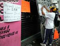 Vecinos y amigos de los jóvenes muertos el viernes pasado durante un operativo policiaco en la discoteca News Divine, protestaron ayer para exigir a las autoridades que se castigue a los culpables de estas muertes. La protesta se realizó sobre la avenida Eduardo Molina