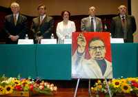 HOMENAJE A SALVADOR ALLENDE. Gonzalo Martínez Corbalá, Cuauhtémoc Cárdenas, Cecilia Espinosa, Pablo González Casanova y Jorge Inzunza organizado por el GDF en la sala OllinYoliztli