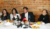 Los perredistas Alejandra Barrales, Ricardo Monreal y Rosario Ibarra de Piedra, en la conferencia  de  prensa que ofrecieron senadores del PRD en el restaurante L’heritage