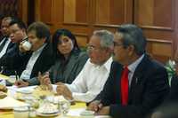 La presidenta del PRD capitalino, Alejandra Barrales, durante la reunión con diputados locales de su partido, ayer, en el hotel Casablanca