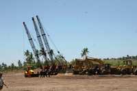 Parte de la maquinaria utilizada en la construcción de una planta regasificadora de gas natural en Manzanillo, Colima