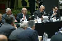 Alberto Núñez Esteva, Roberto Zavala Echavarría, Arturo González de Aragón (al micrófono) y Jorge Romero, durante el penúltimo debate energético