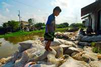 Dos tercios de la comunidad El Morralillo, en los  límites entre Veracruz y Tamaulipas, cumplieron cuatro días de inundación. En algunas zonas anegadas por los desbordamientos del río Pánuco y la laguna La Costa las aguas alcanzan cinco metros de profundidad