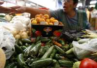 Venta de chile jalapeño en un mercado de la ciudad de México