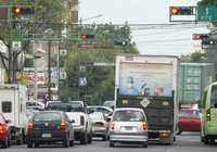 Semáforos reversibles fueron colocados en el Eje 6 Sur, en los cruces de División del Norte y Cuauhtémoc, así como en otros puntos de esta última avenida, que también atraviesa el Eje 5 Sur