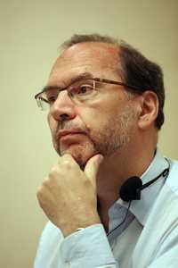 Peter Piot, director del Onusida, en la inauguración del foro sobre personas con VIH/sida