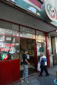 Entrada de la sucursal de Luz y Fuerza del Centro en Santa María la Ribera