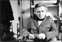 Émil Michel Cioran, en su casa de París, en 1984