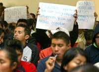 EN BUSCA DE ESPACIOS. El encuentro extraordinario de normalistas, realizado ayer en el auditorio de la Alianza de Tranviarios, fue el escenario de protestas por la falta de plazas para los egresados de estas escuelas