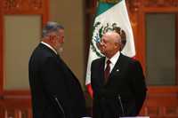 El ombudsman José Luis Soberanes y el presidente de la Suprema Corte, Guillermo Ortiz Mayagoitia, durante la reunión para firmar el pacto sobre seguridad