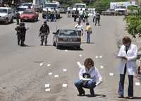 Escena posterior a una persecución y balacera en la colonia 10 de Mayo, en la capital sinaloense