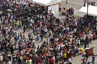 El Instituto de la Juventud del Distrito Federal organizó la primera Feria de Actividades en Comunidad, en el Zócalo, en la que participaron jóvenes de todas las delegaciones