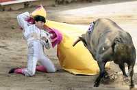 El matador colombiano Fernando Alzate, el gran triunfador de la corrida de la Plaza Nuevo Progreso, en Guadalajara, al cortar una oreja