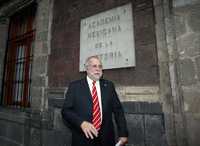 El historiador Javier Garciadiego, a su llegada al recinto que se ubica en la Plaza Carlos Pacheco número 21, colonia Centro