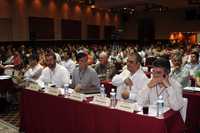 Los consejeros electorales Arturo Sánchez Gutiérrez y Alfredo Figueroa durante la Primera Reunión Regional de Vocales de Juntas Ejecutivas Locales y Distritales, efectuada en Mazatlán, Sinaloa, en la cual el IFE anunció que la ampliación presupuestal le permitirá instalar 150 centros de verificación y monitoreo de las campañas electorales en todo el país