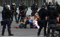 Cerco policiaco a manifestantes en el último día de la convención republicana en Saint Paul, Minnesota