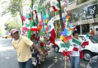 La venta de productos relacionados con las fiestas patrias no ha sido tan buena como en años anteriores, señalan comerciantes