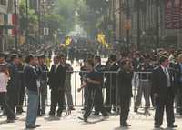 La calle Donceles fue cerrada por personal de resguardo de la Asamblea Legislativa, con motivo del segundo Informe de actividades del jefe de Gobierno del Distrito Federal