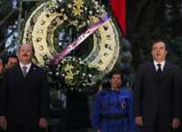 Marcelo Ebrard realizó una guardia de honor en la Plaza de la Solidaridad, para recordar a las víctimas de los sismos de 1985