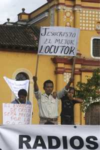 Unos mil evangélicos se manifestaron en la plaza Catedral