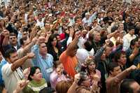 Protesta de los trabajadores del IMSS frente a la Cámara de Diputados en octubre de 2005, organizada en el marco de su movimiento para evitar la aprobación del nuevo régimen de pensiones