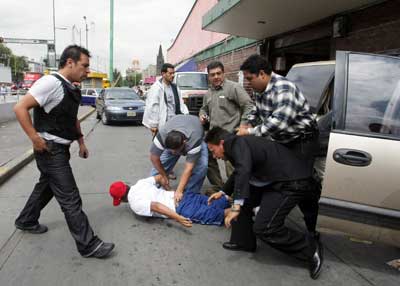 Caen secuestradores en el DF